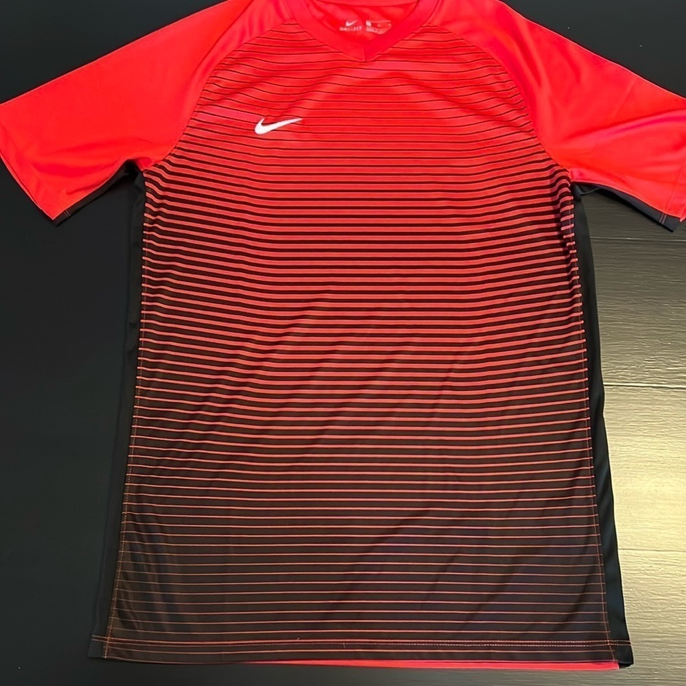 Nike activewear top‎